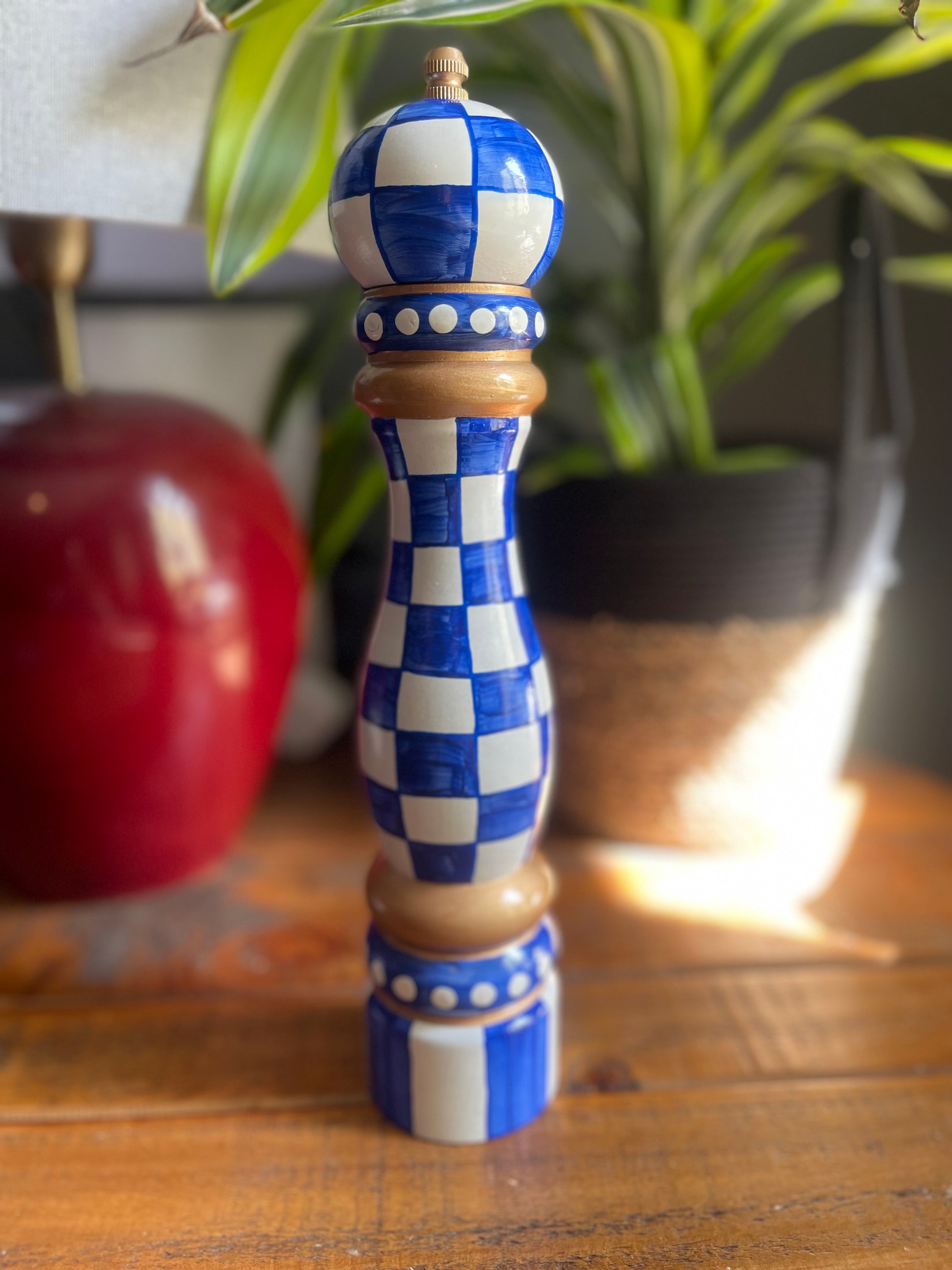 Large salt grinder